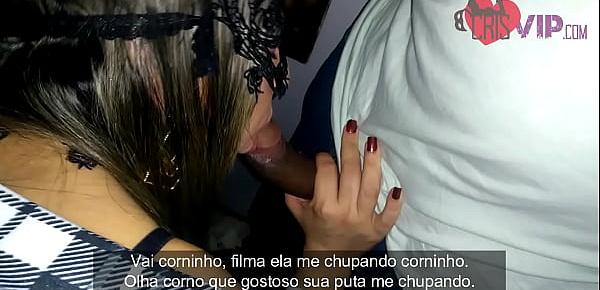  Cristina Almeida na continuação do Gloryhole 4 no filme 2, onde os machos entram na cabine para comer sua bucetinha e gozar na boca da casadinha, seu marido corno filma enquanto é humilhado por ela